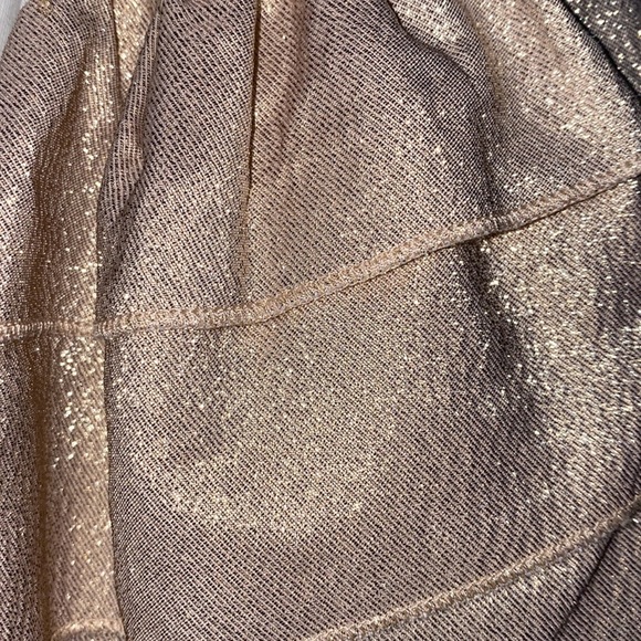 White tshirt with rose sparkle puff sleeves - Picture 3 of 3